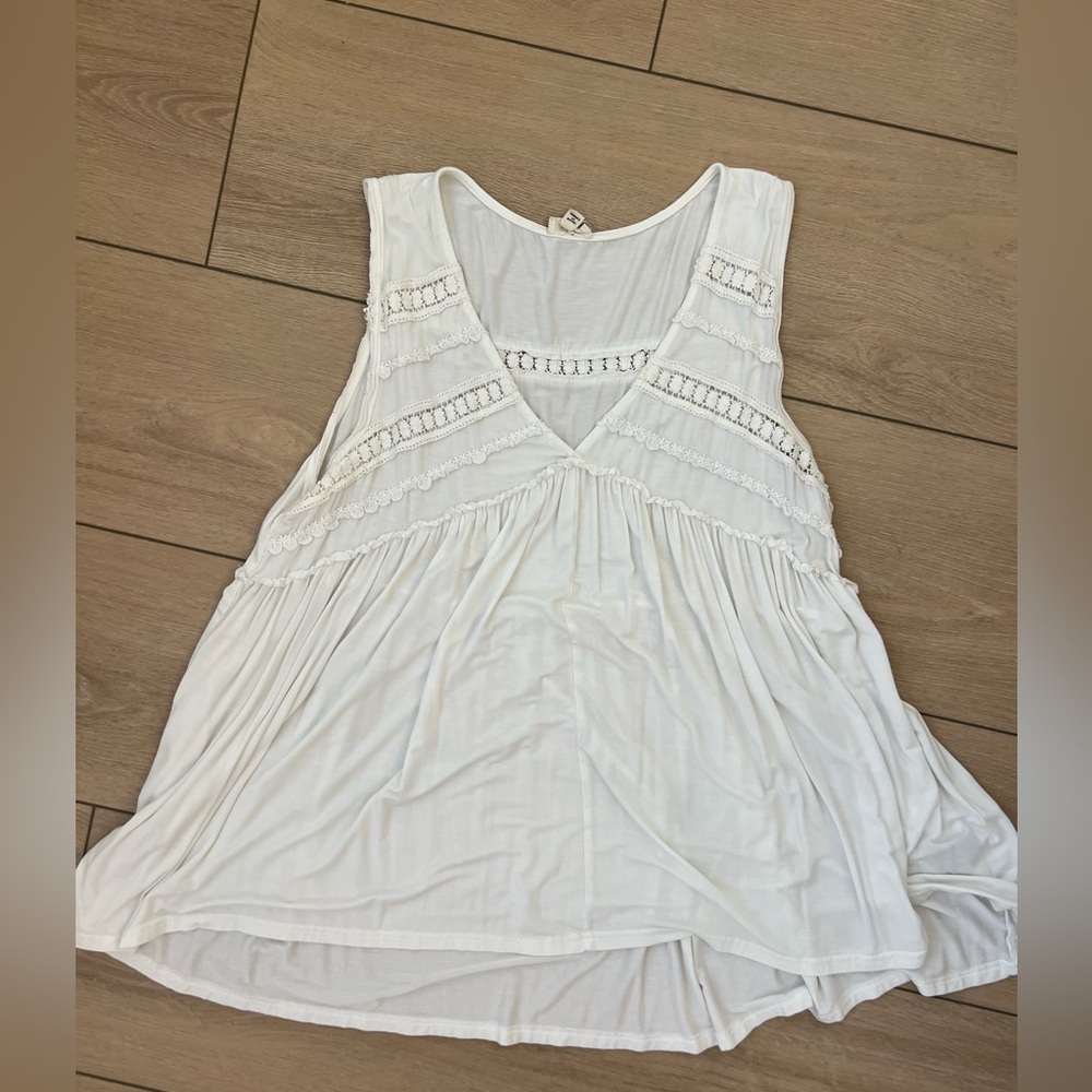 Cream tank with details